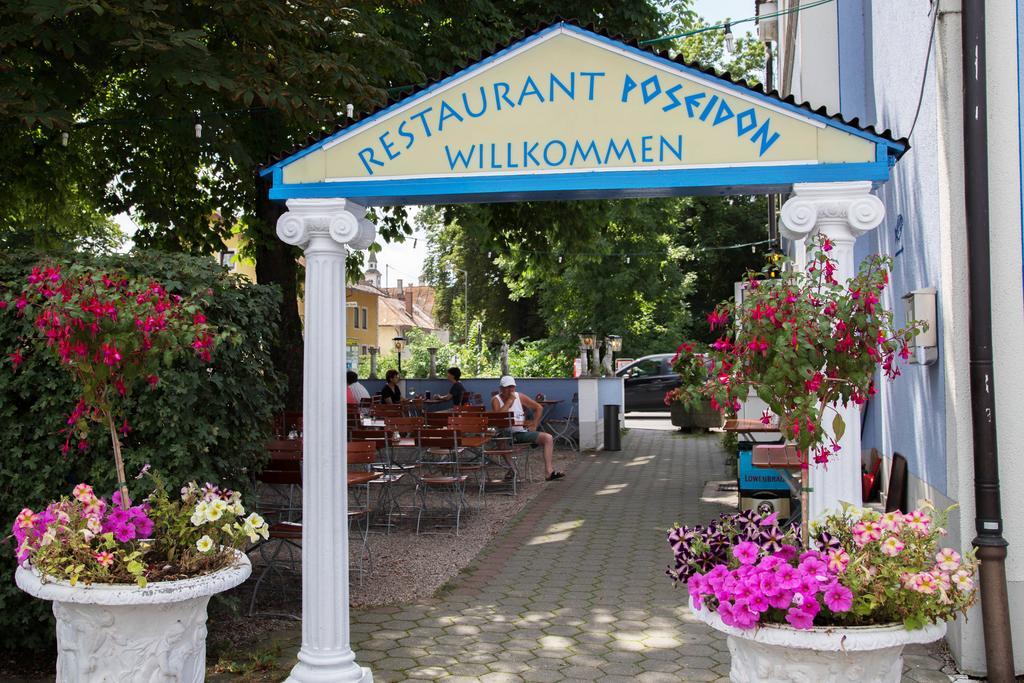 Hotel Blauer Karpfen Oberschleissheim Exterior photo