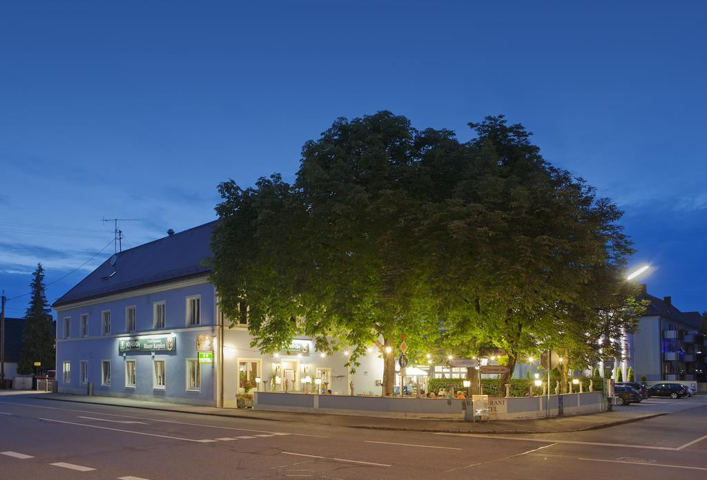 Hotel Blauer Karpfen Oberschleissheim Exterior photo