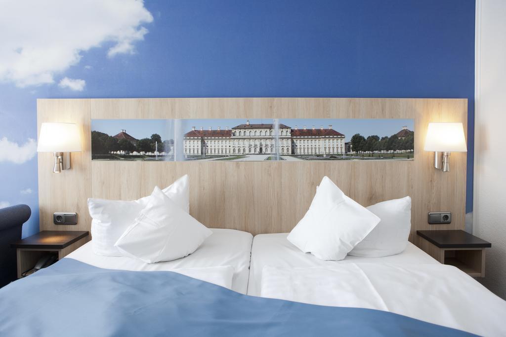 Hotel Blauer Karpfen Oberschleissheim Room photo