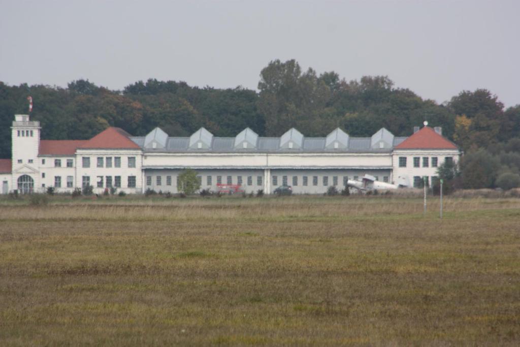 Hotel Blauer Karpfen Oberschleissheim Exterior photo